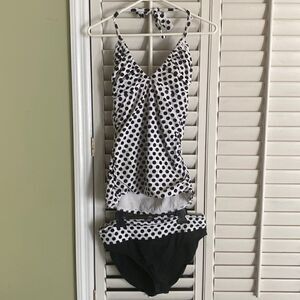 Kenneth Cole-Reaction. Vintage style swimsuit. Slimming technology.